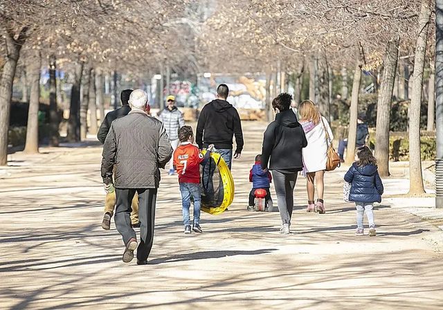 Detenida por levantar del pelo, zarandear y golpear a su hija de dos años en Granada porque «se portaba mal»