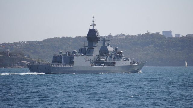 O navă de război rusă, urmărită de Marina Regală, a executat un exercițiu cu muniție reală în largul Plymouth