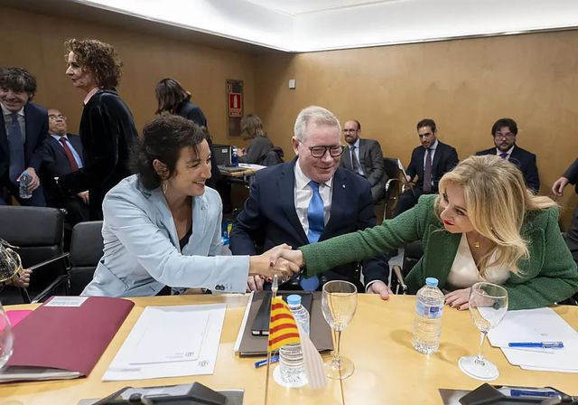 Plante de las comunidades del PP al acuerdo «precocinado» con Esquerra