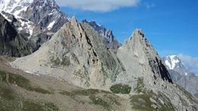 Precipita dalle Piramides Calcaires, morto alpinista italiano