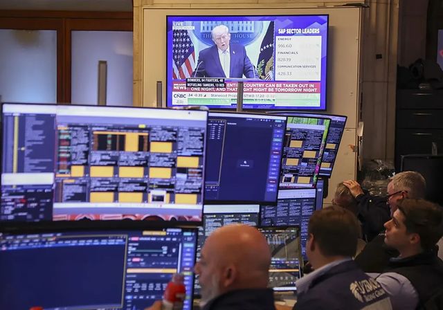 El petróleo se dispara un 7% y las Bolsas se tiñen de rojo