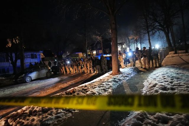 Un nou atac armat în Minneapolis. Un ofițer federal a împușcat un bărbat în picior