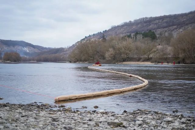 România oferă un nou lot de echipamente și materiale pentru intervenții pe Nistru