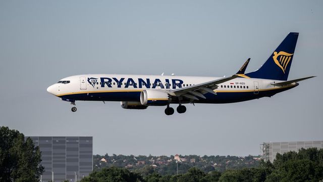 Magyar kardiológus mentette meg egy utas életét a Ryanair járatán