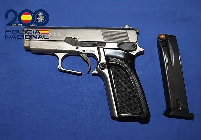 Detenido en Salamanca por agredir a su expareja y amedrentarla con una pistola detonadora modificada