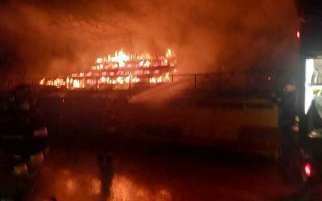 Un incendiu puternic a izbucnit pe stadionul din Slobozia