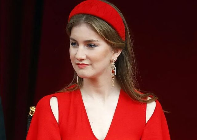 La princesa Elisabeth de Bélgica celebra el día nacional del país en la cumbre de su popularidad