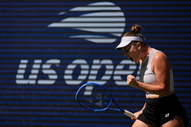 Nosková je poprvé ve čtvrtfinále US Open, zvládla dramatickou bitvu s Kosťukovou