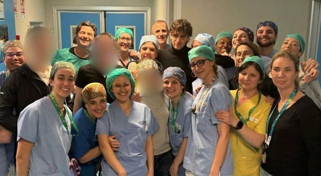 Crans Montana, Achille Lauro fa visita ai ragazzi ricoverati al Niguarda