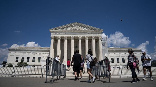 US Supreme Court maintains access to the abortion pill mifepristone