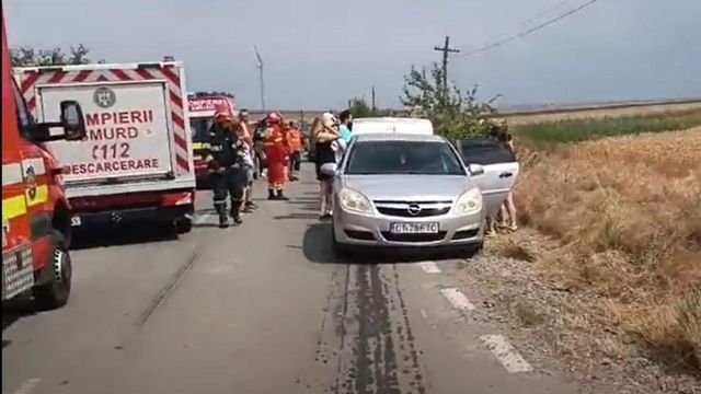 Accident rutier cu cinci mașini, în Constanța. Au fost implicate 18 persoane, dintre care zece copii