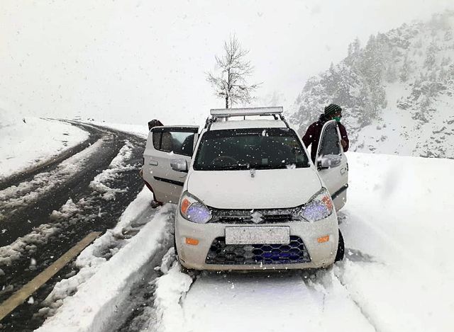 High altitude areas in Uttarakhand receive season’s first snowfall