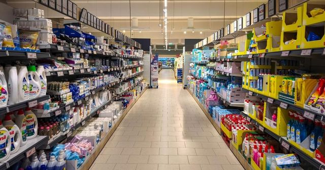 Cumpărarea magazinelor La Cocoș de către Kaufland și Lidl îngrijorează Consiliul Concurenței