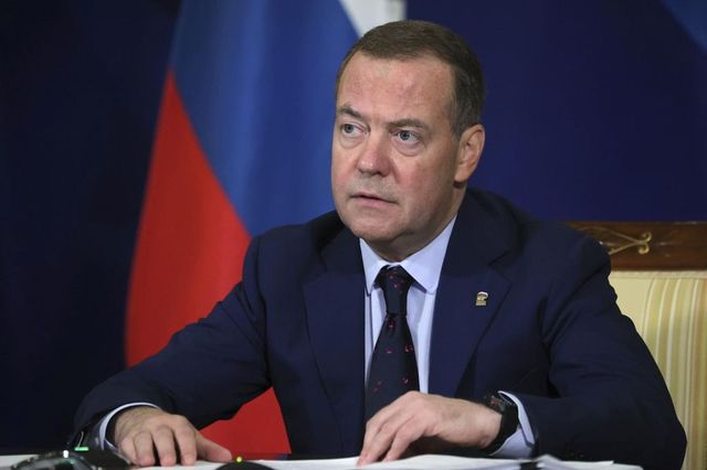 Medvedev, 'impegno per far scomparire l'Ucraina e la Nato'