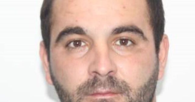Un bărbat din Vâlcea, dispărut acum patru ani, a fost găsit îngropat în pădure. Ar fi fost ucis cu lovituri de ciocan