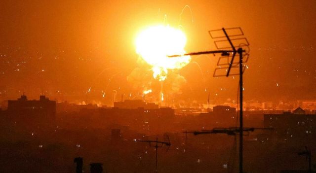 Iran, raid Usa-Israele su 5 impianti petroliferi vicino Teheran