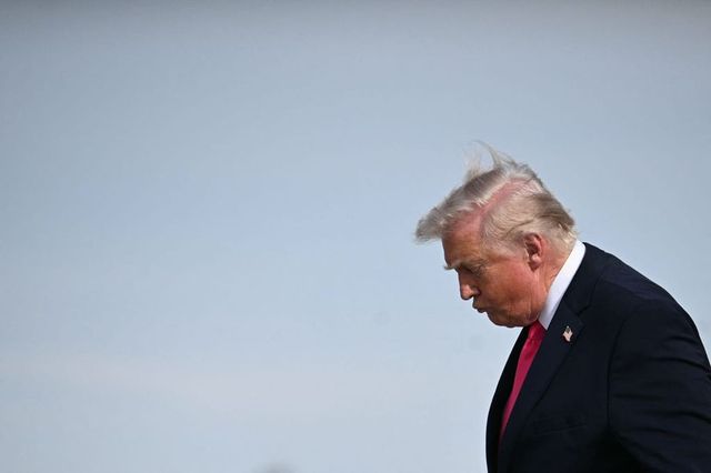 Donald Trump elrendelte minden iráni hajó megsemmisítését, amely aknát próbál telepíteni a Hormuzi-szorosban