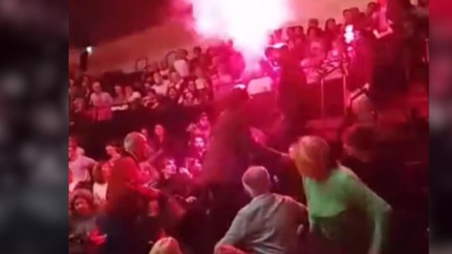 Cuatro activistas propalestinos son detenidos tras intentar interrumpir un concierto en la Filarmónica de París