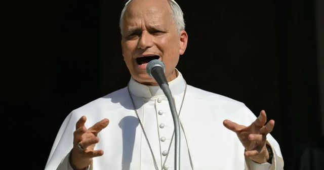 Il Papa, basta parole d'odio e bullismo, vogliamo la pace