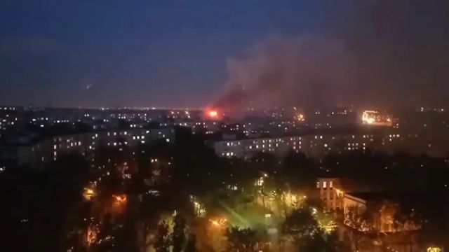 Un atac cu sute de drone a vizat Moscova: 2 persoane au murit și o rafinărie a fost avariată