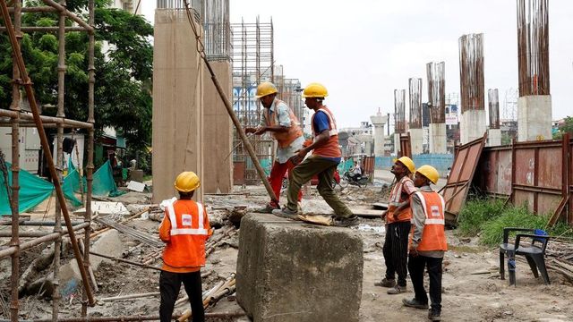 Supreme Court directs NCR states to compensate construction workers for GRAP-related shutdowns