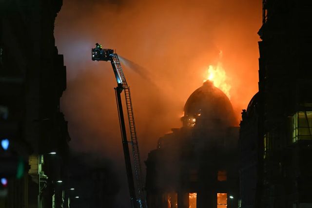 Incendiu masiv în Glasgow: o clădire istorică s-a prăbușit, gara a fost închisă, străzile au fost inundate de fum