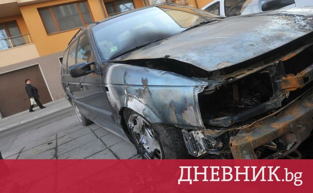 Запалиха три автомобила на инспектор по труда в Монтана