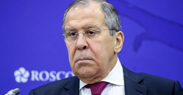 Západ musí pochopit, že Rusko má na Ukrajině strategickou iniciativu, řekl Lavrov