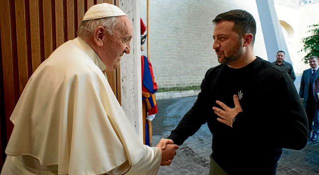 El Papa insta a Zelenski a “alzar la bandera blanca” y negociar con Rusia el fin de la guerra