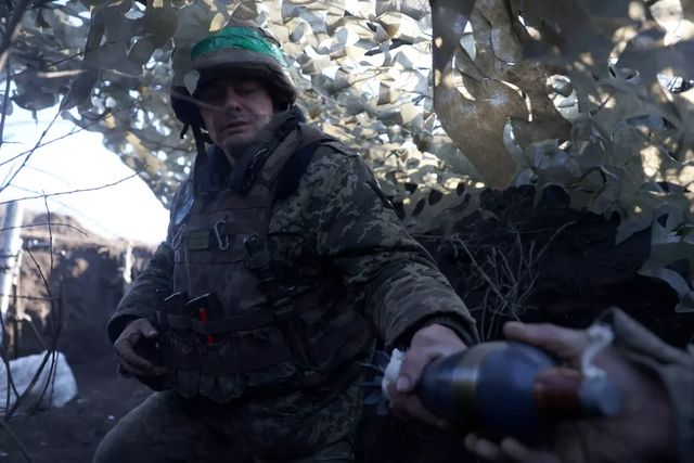 Situația Ucrainei pe front devine din ce în ce mai dură, spune Zelenski, iar Rusia aruncă tot mai multe trupe în luptă