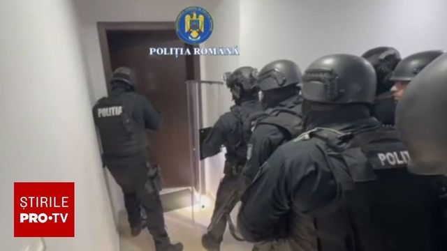 Intervenție a mascaților în Capitală. Un bărbat cu un cuțit s-a baricadat în casă și amenința că își face rău