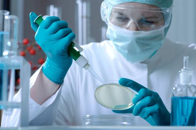 Un donator de spermă cu o mutație genetică gravă, devine tată pentru aproape 200 de copii în Europa