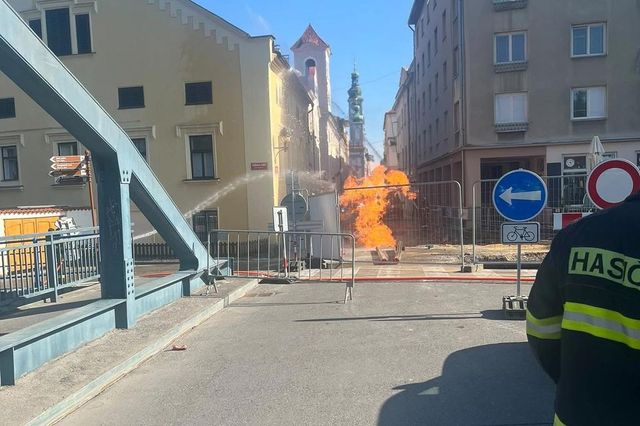 V Českých Budějovicích hořela propojka plynu, jeden člověk se zranil