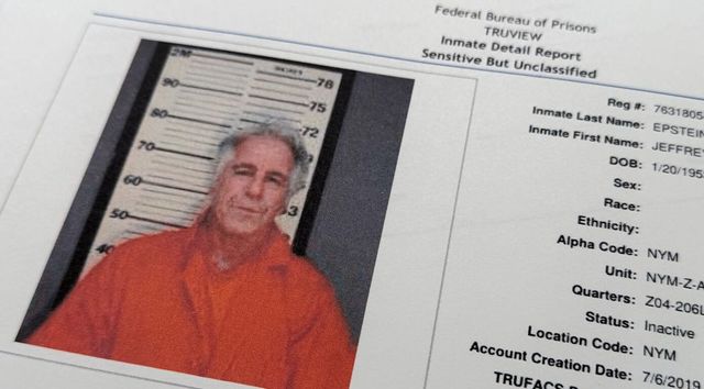 Caso Epstein, un giudice Usa rende noto un biglietto del finanziere: “Indagato ma non hanno trovato nulla’