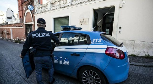 Violenta donna a Napoli, bloccato da un gruppo di passanti