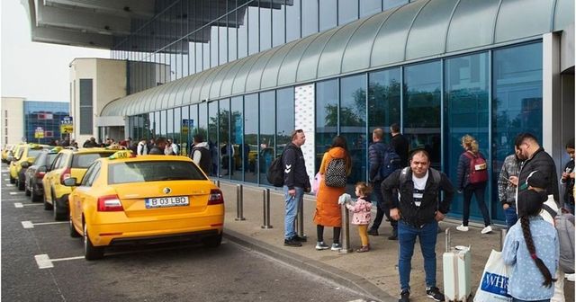 Parcarea din fața terminalului Plecări al Aeroportului Otopeni se închide de luni din cauza lucrărilor la metrou