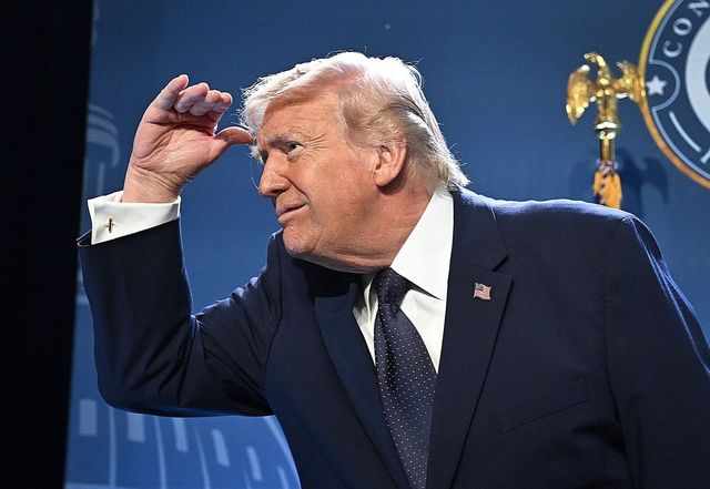 Trump hrozí Íránu zničením elektráren, pokud do 48 hodin neotevře Hormuzský průliv