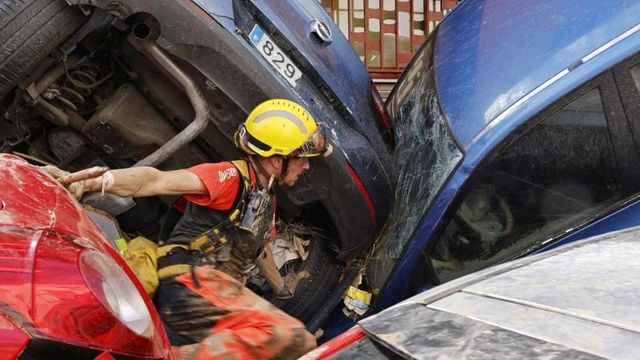 El bombero que etiqueta la tragedia en Alfafar