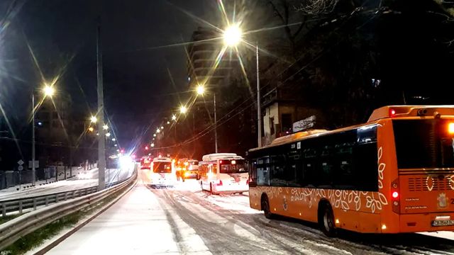 Нормална пътна обстановка в София при зимни условия тази сутрин