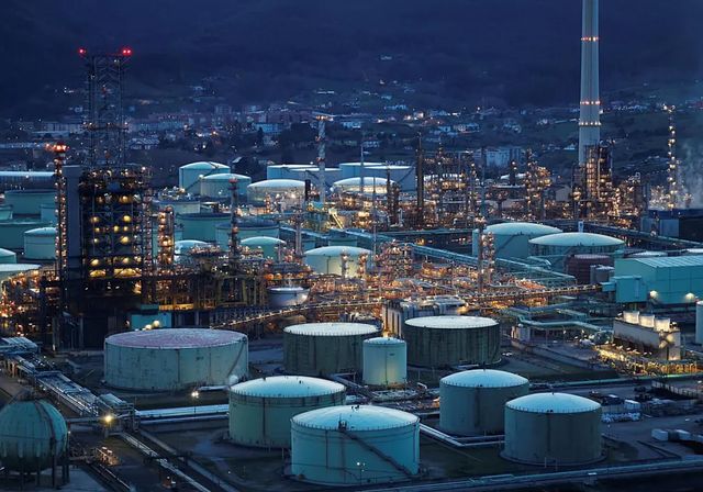 La CNMC multa a Repsol con 20,5 millones y les prohíbe participar en contratos públicos