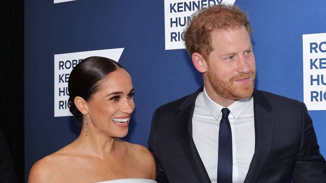 Meghan Markle és Harry herceg eddig sosem látott fotókat mutattak a gyerekeikről