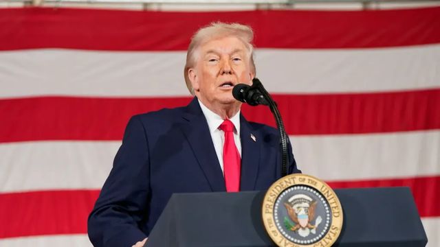 Íránské vedení bylo zničeno, tamní vojáci dezertují, tvrdí Trump