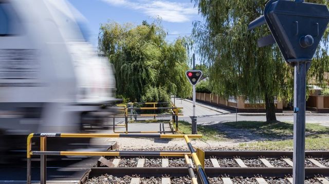 Halálra gázolt egy embert a vonat Balatonszemesen