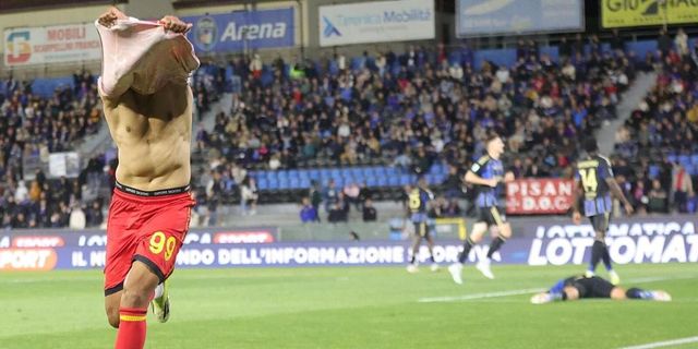 Il Pisa scende in Serie B come il Verona: il Lecce vince 2-1 e fa un passo verso la salvezza