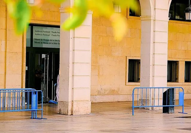 Juzgan en Alicante a un quiromasajista acusado de violar a una menor durante un masaje