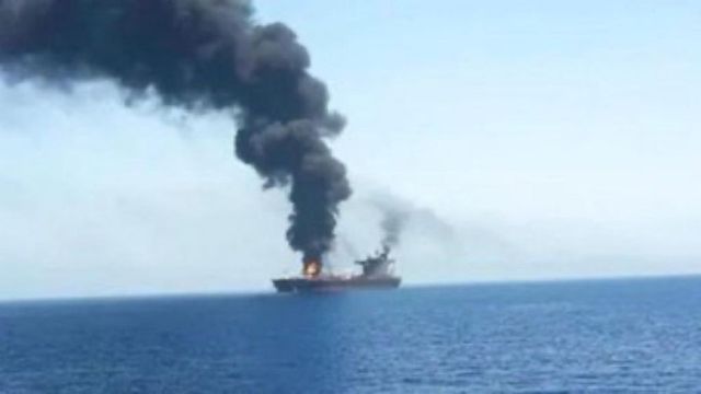 Petrolier în flăcări în Golful Aden, după un atac Houthi cu rachete