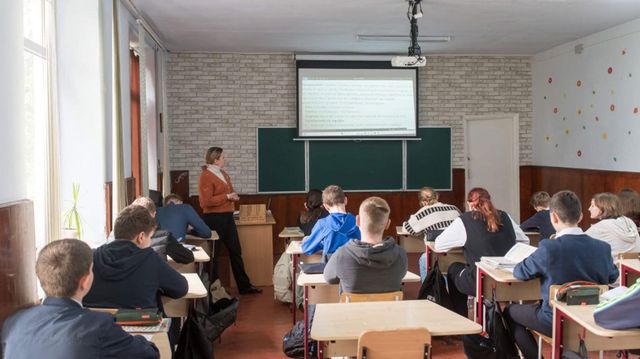 Curriculum nou la limba română pentru elevii refugiați și cei reveniți din diasporă