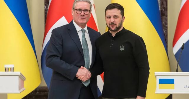 Zelenskyj by v pondělí mohl jednat se Starmerem, Macronem a Merzem