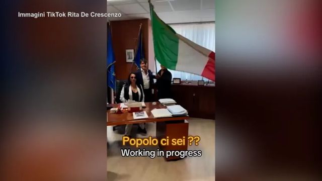 La titoker Rita De Crescenzo alla Regione Campania, bufera per video