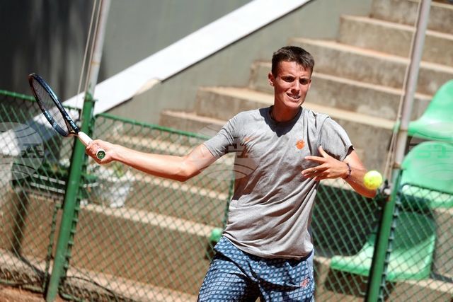 Шиникова достигна до полуфиналите на двойки на турнир по тенис в Анталия